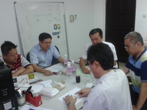 人联青总团选举委员会议进行时摄,左起为沈富荣、黄廉欢、叶耀星、陈开及邓文武。