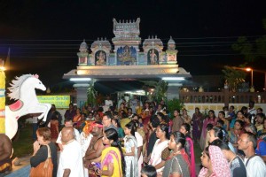 位于大石路的Sri Maha Mariamman兴都庙热闹非凡。