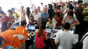 人联党设立的柜台反应踊跃。