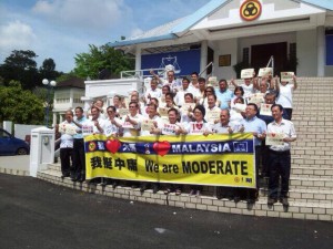 人联党领袖与党员齐齐支持中庸。