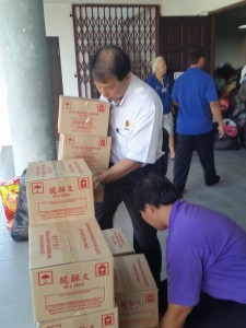 Ting and the others helping to carry out the items. 