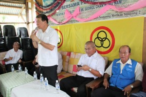 陈超耀发表讲话。