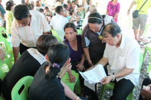 陈超耀了解居民所面对的问题。