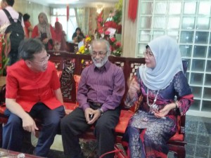 Datuk Fatimah Abdullah and family paying a visit to Dr. Sim
