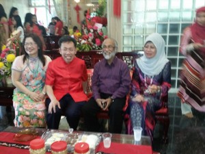 Datuk Fatimah Abdullah and family paying a visit to Dr. Sim