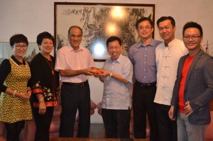 Dr Sim and members visiting former Secretary general, Datuk Sim Kheng Hui