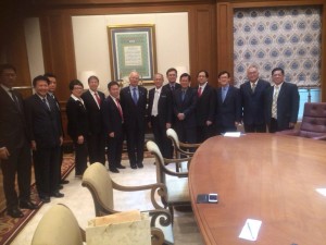以党主席沈桂贤为首的人联党中央常务领袖日前拜会首相纳吉。