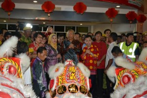 Senator Datuk Dr Sim and Dato' Sebastian Ting with the CM greeting the huge crowd a happy cny