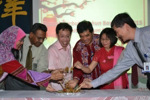 Dr. Sim with staff of SGH