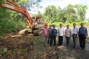 On going road shoulder clearing activity