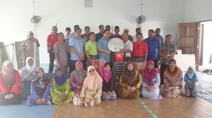 house to Francis harden house visit together with Kemas with govt agencies at the malay kampung in Sri Aman - Copy