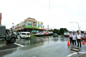 SUPP PCB Chief and candidate for N12 Kota Sentosa Wilfred Yap at the junction of Jalan Stakan which is also site of the Telekom switchboard where the new telephone cables are connected to