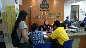 砂拉越人民联合党公共投诉局主任叶耀星偕同该民女士及其女儿与砂拉越社险机构官员会面。