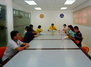 SUPP PCB Chief Wilfred Yap meeting the representatives of the house buyers of houses at the Muara Tuang area