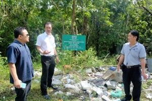 SUPP PCB Chief Wilfred Yap with officers from Public Health Department of MPP and Trienekens Sdn Bhd at the site of the illegal rubbish dump