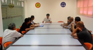 图说砂拉越人民联合党公共投诉局主任叶耀星及其他受影响的地主进行会谈以商讨一个对各方都有利的方案