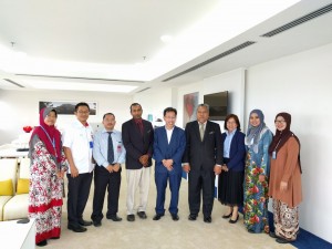 L to R) Dr Norlizawati Sahak (Research Unit), Mr. Aziman (Health Promotion), Mr. David Lubim (Entomoligical Unit), Dr. Nanthakumar (Vector Borne Disease Section), Prof Dr Sim KH, Dr. Nordin Saleh (Deputy Director - Public Health), Dr. Marylene Umar (Communicable Disease Control Unit), Dr. Radziah Mohammad (Family Health Unit) & Dr. Ruziana Mis (HIV & AIDS Unit).