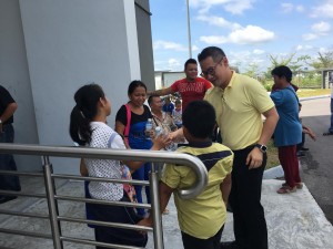 michael-tiang-in-yellow-shirt-talking-to-the-people-who-asked-for-help-13492