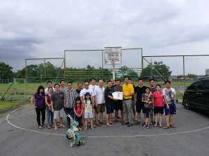 SUPP PCB Chief Wilfred Yap with the residents of Shefford View Neighbourhood situated at Lorong Stampin Tengah 5E
