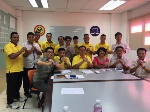 Lo seated third from left with the organising committee.