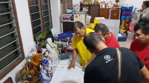 Datuk Ting with others in the discussion.