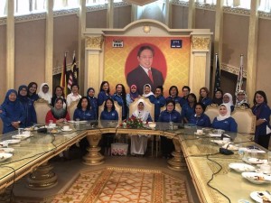 Fatimah (seated, centre) in a photo-call after chairing the meeting. Also seated (from left) are Simoi, Chiew, Kho, Doris, Susan and Sharifah.