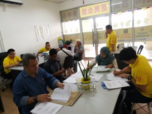 Relevant agency came to ADUN N14 Service Centre to discuss on RTP projects in Batu Kawah area.