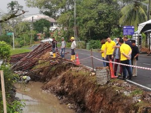 Team Dr.Sim inspected the progress of drainage upgrading projects.