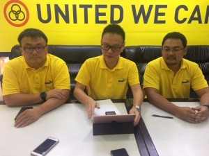 Foo at the press conference with Andrew Victor Nub and Cr Goh Tze Hui.