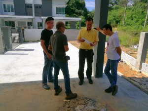 Wilfred Yap with a few dissatisfied purchasers  seeking assistance and advice regarding their rights as  house buyers at a housing project at Jalan Datuk Stephen Yong, Kuching