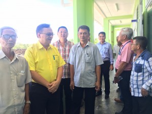 Lo visiting the school