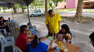 Ting chatting with dog owners.