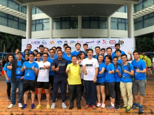 Dr. Sim with a group of runners 