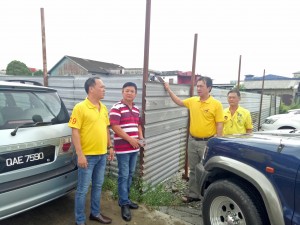  Yap with SUPP members at a site at 7th Mile where construction works of a structure without approval  is alleged to be carried out.