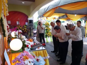 SUPP leaders paying their last respect to Chan’s mother.