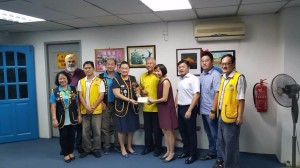 Ting witness the handing over if domation from Miri Mandarin Lion's club to Dr. Jong, 4th from right. 