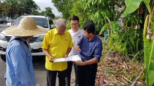 Ting viewing the project at the site.